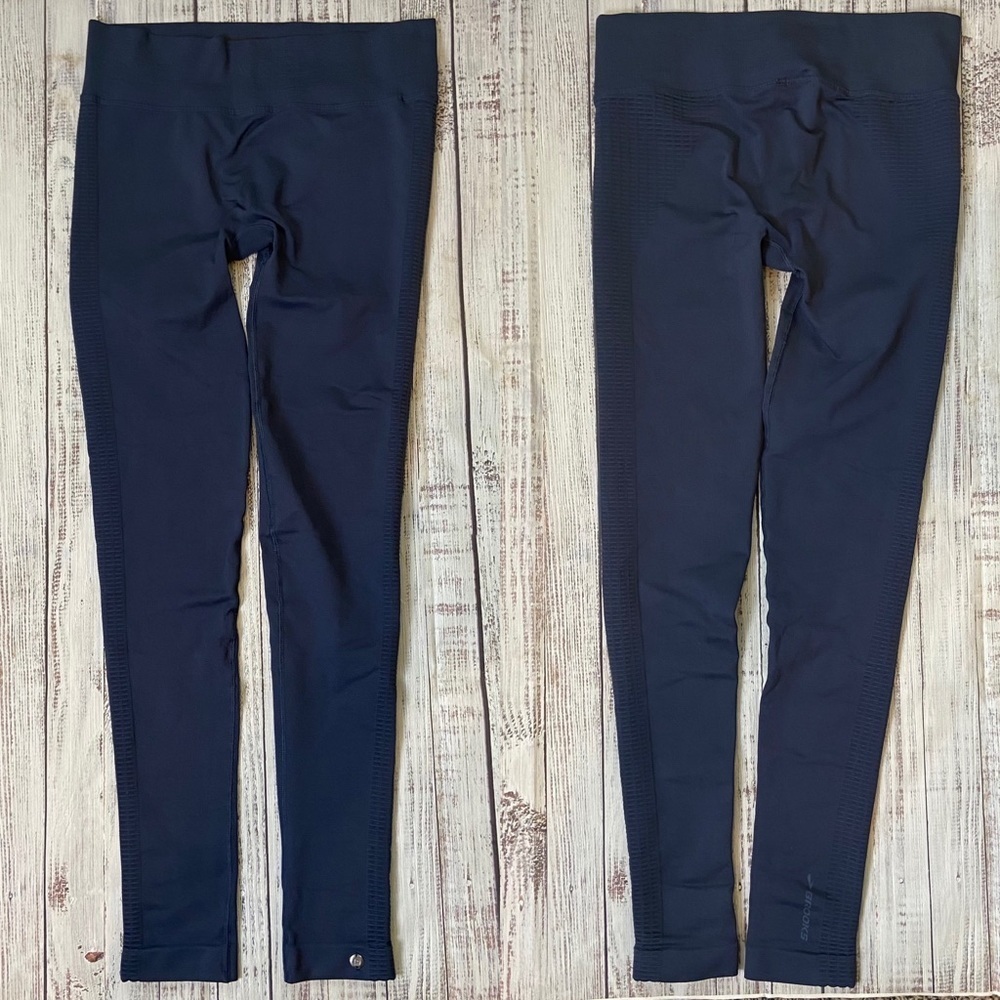 Brooks Pure Project Navy Seamless Leggings.  Size Medium. EUC